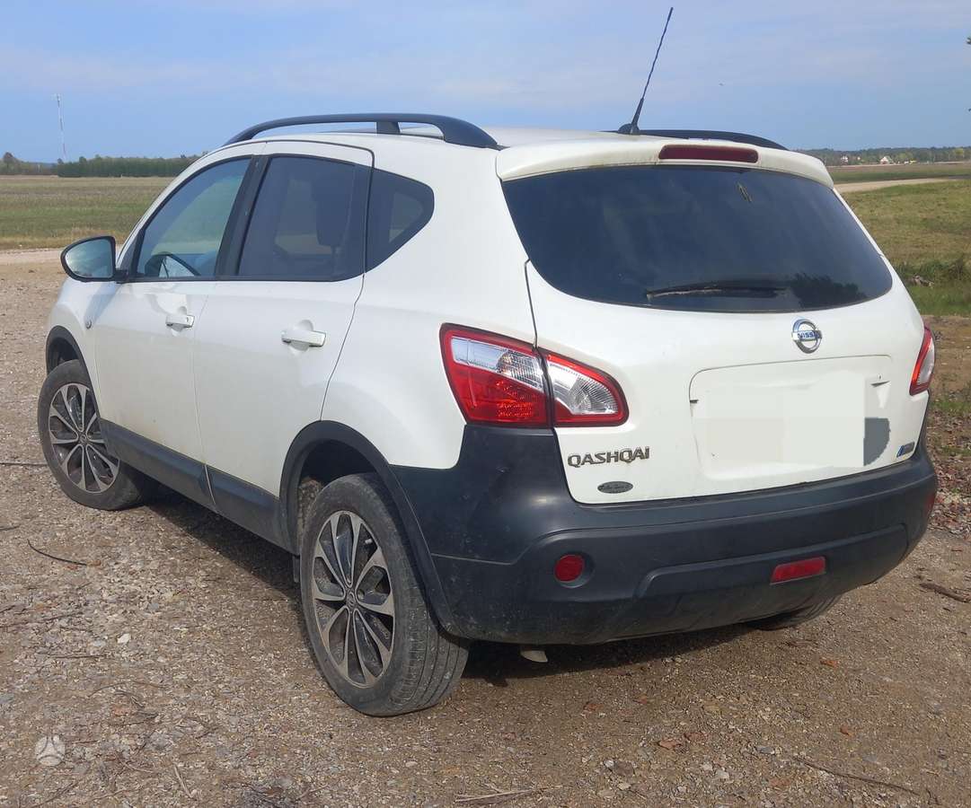 Nissan Qashqai 2013 — вигляд ззаду