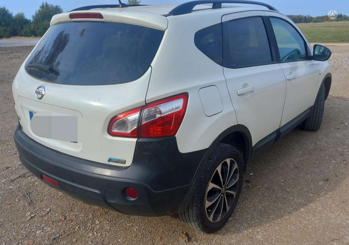 Nissan Qashqai 2013 — салон