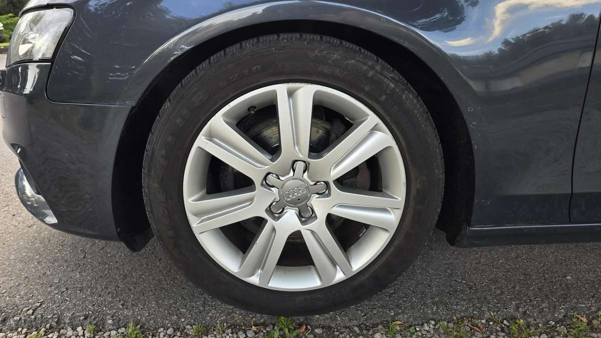 Audi A4 2009 — photo 22