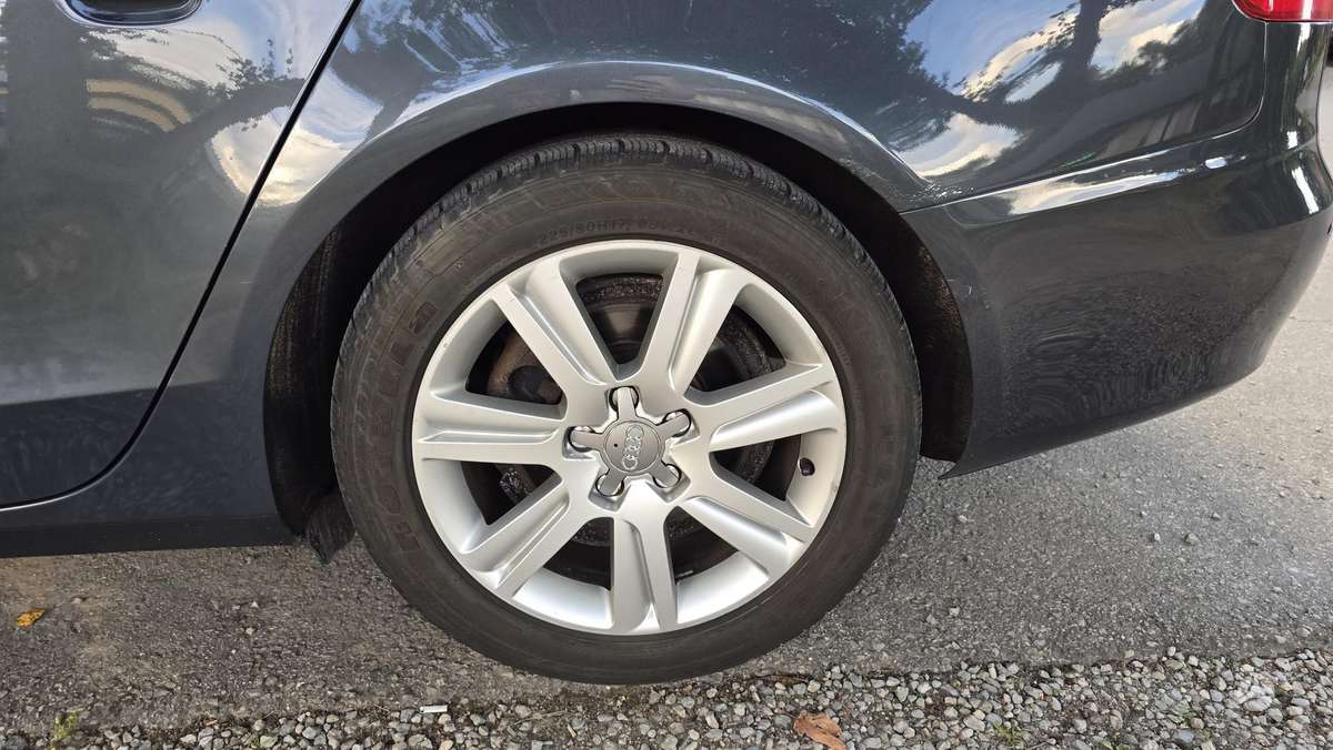 Audi A4 2009 — photo 23