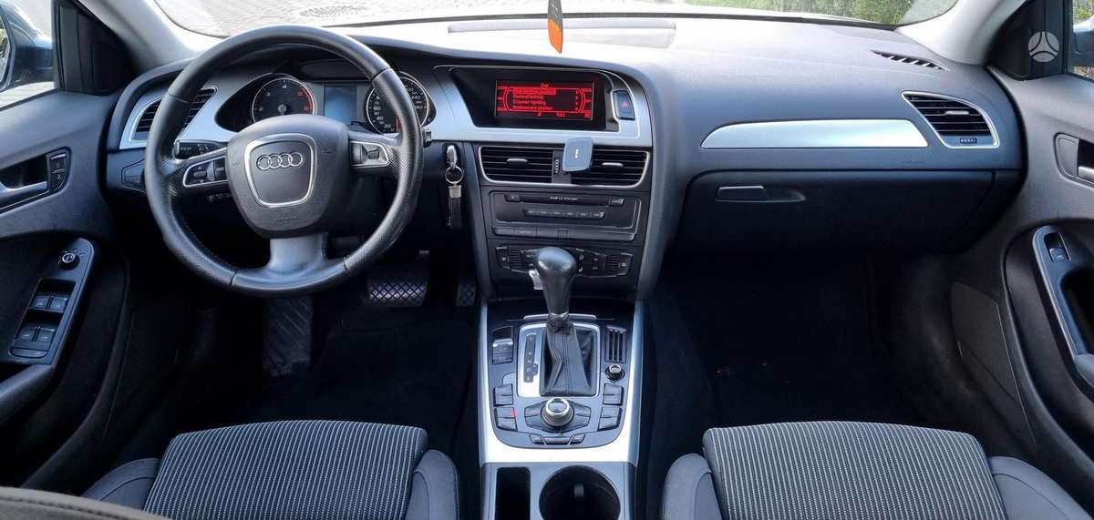 Audi A4 2009 — photo 28