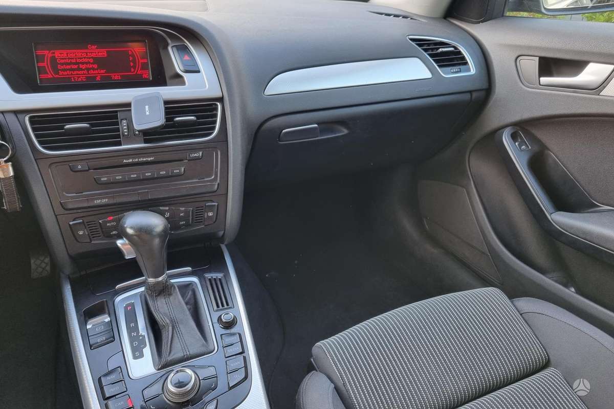 Audi A4 2009 — photo 31