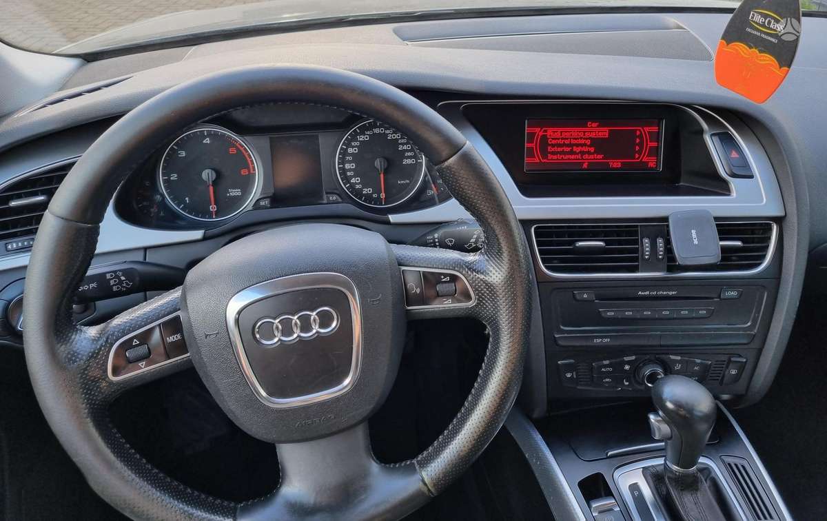 Audi A4 2009 — photo 32