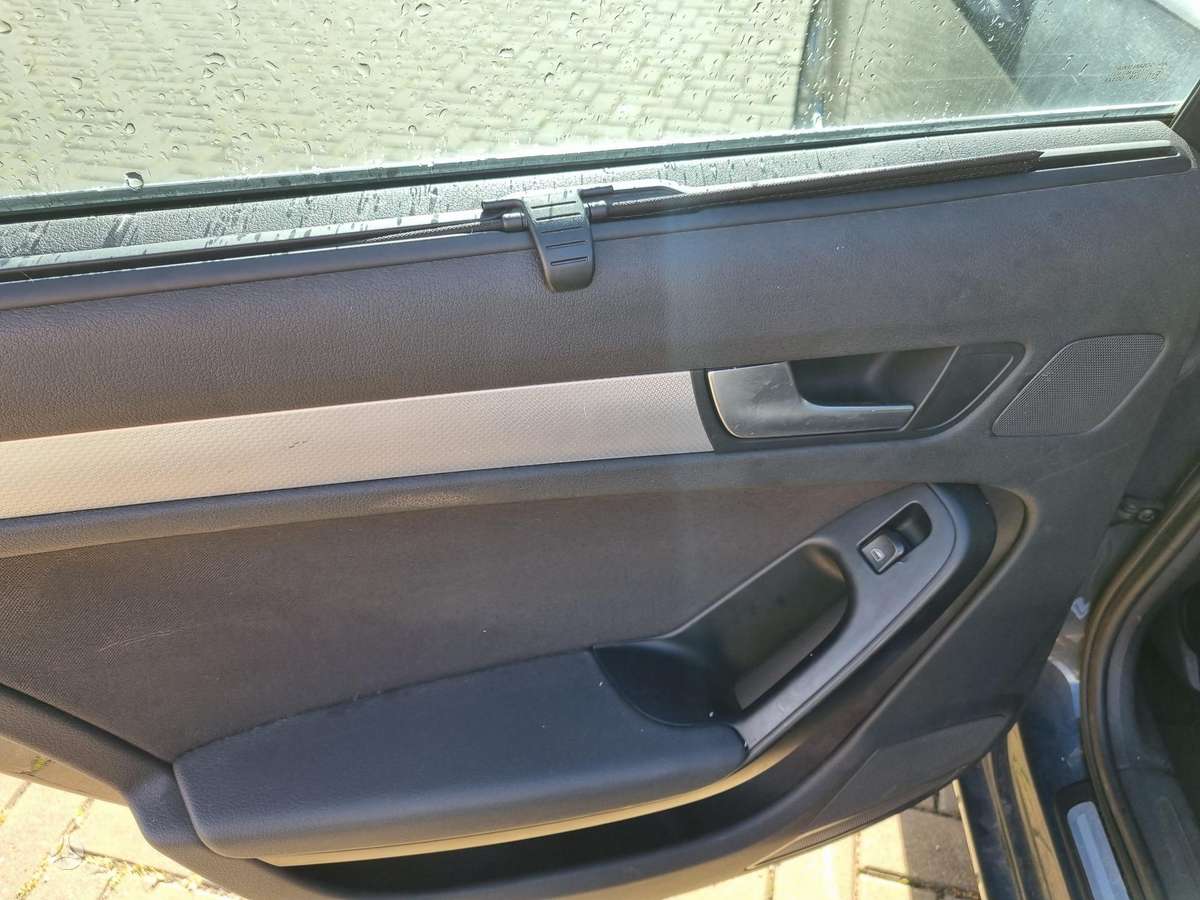 Audi A4 2009 — photo 33