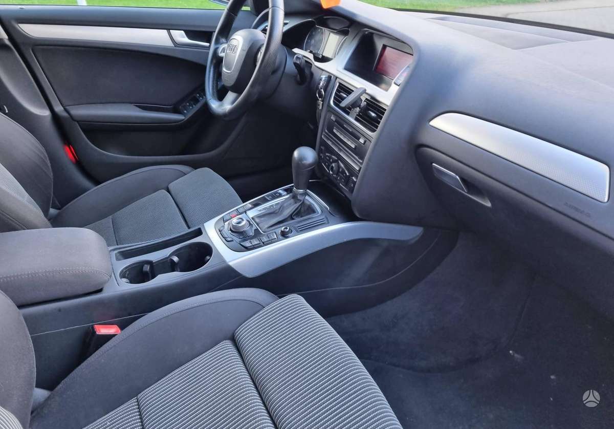 Audi A4 2009 — photo 37