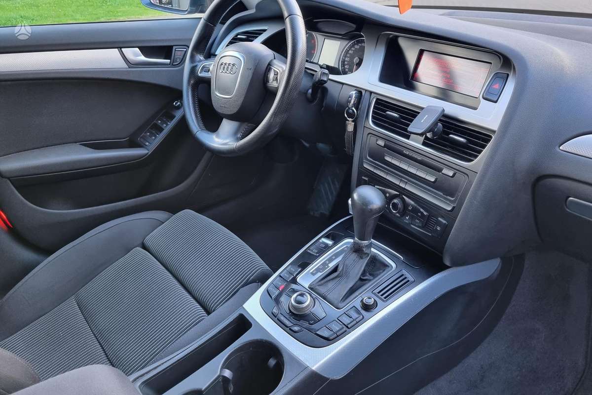 Audi A4 2009 — photo 38