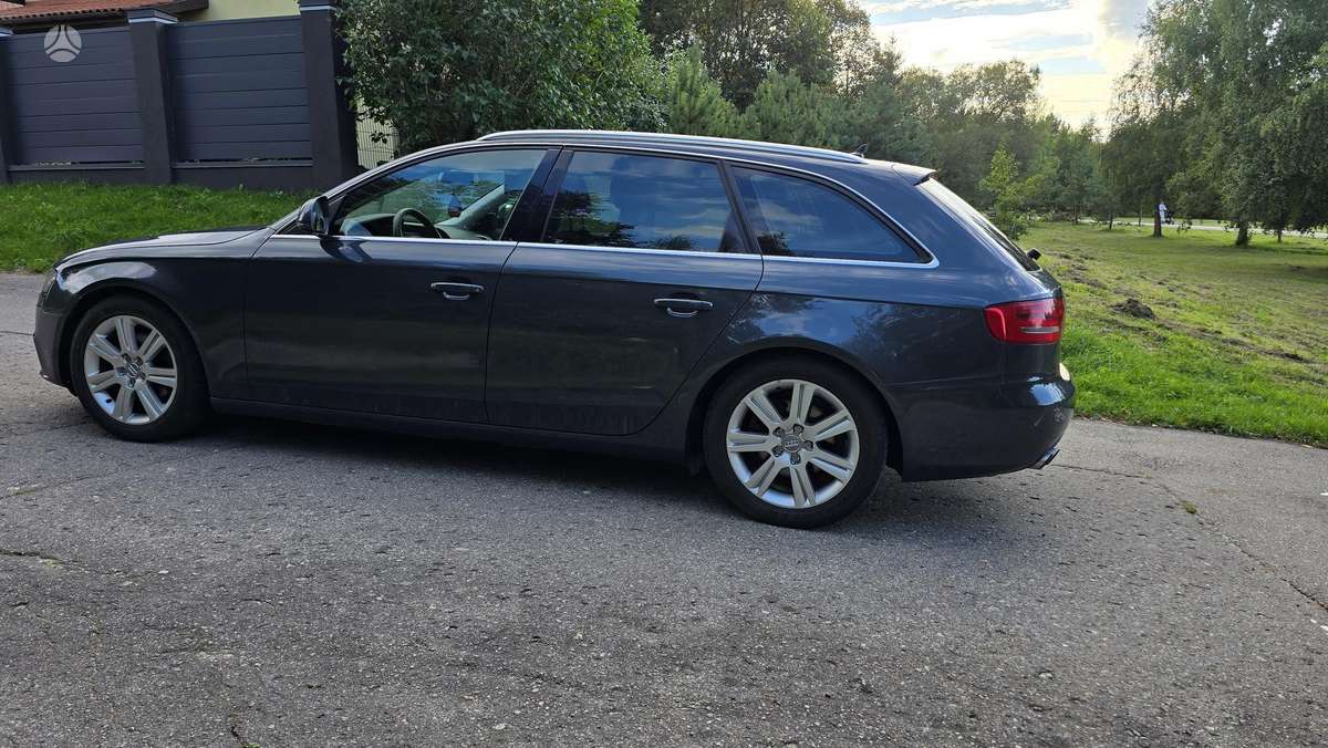 Audi A4 2009 — photo 9