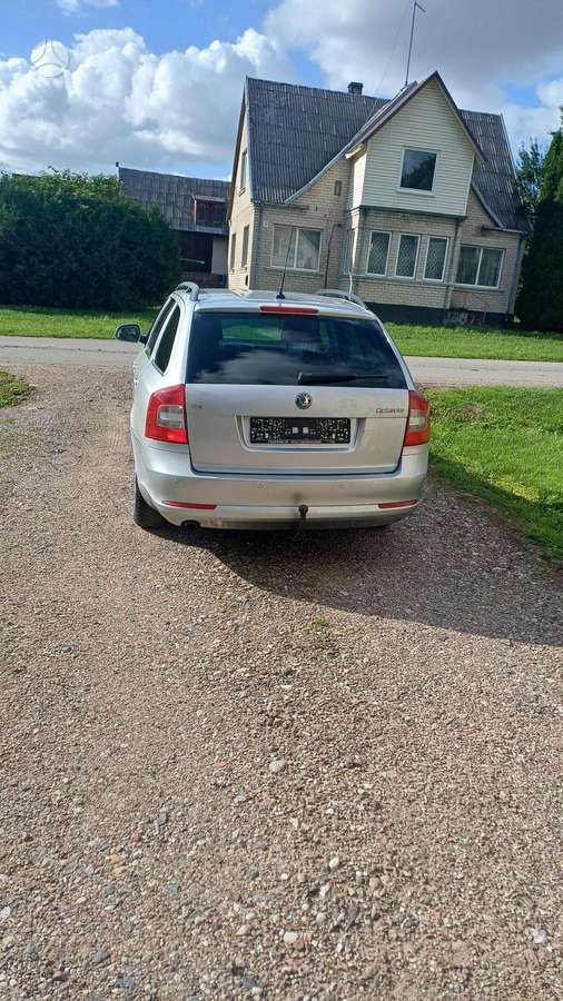 Skoda Octavia 2013 — rear view