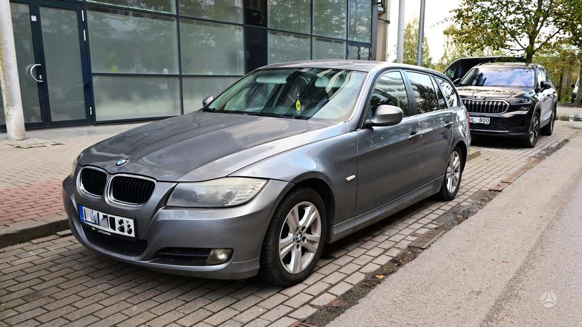 BMW 320 2008 — interior