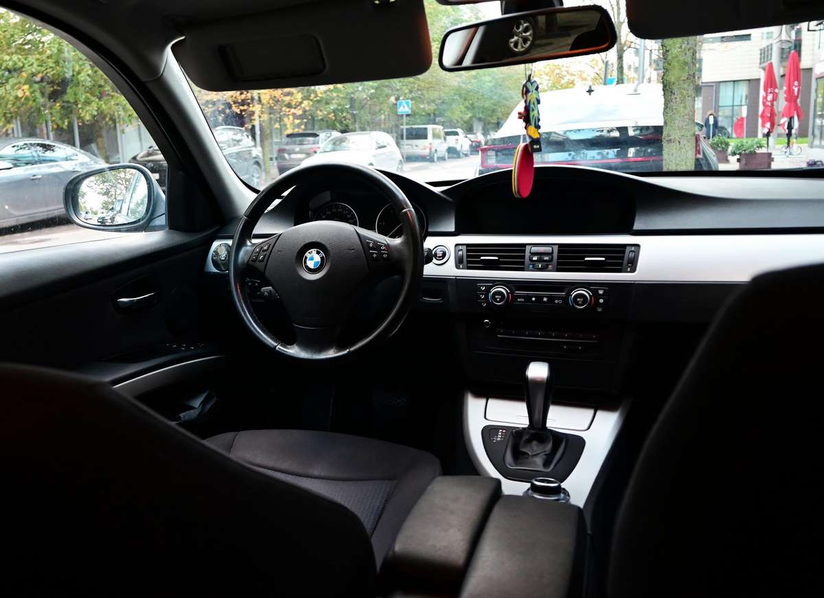 BMW 320 2008 — photo 8