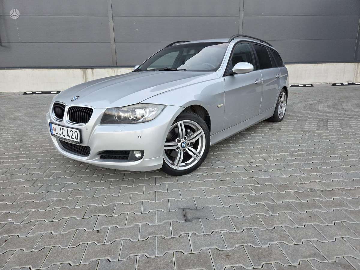 BMW 320 2007 — салон