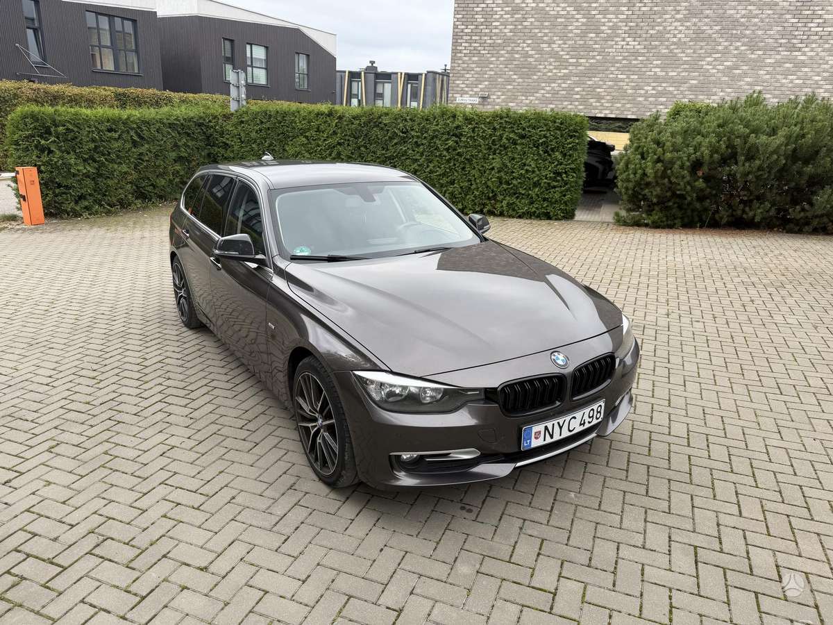 BMW 320 2013 — вигляд ззаду