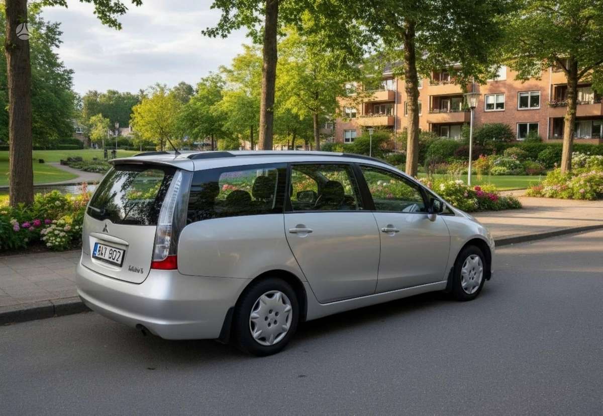 Mitsubishi Grandis 2011 — вигляд ззаду