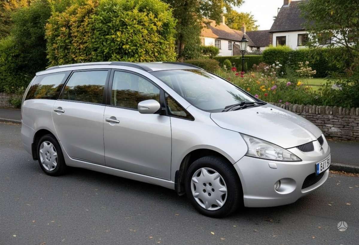 Mitsubishi Grandis 2011 — салон