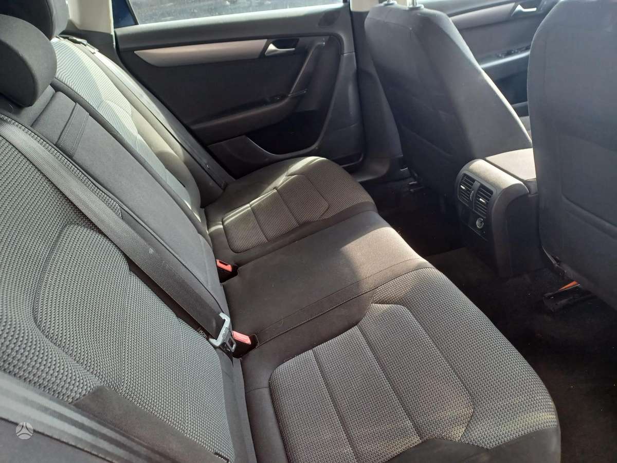Volkswagen Passat 2012 — photo 11
