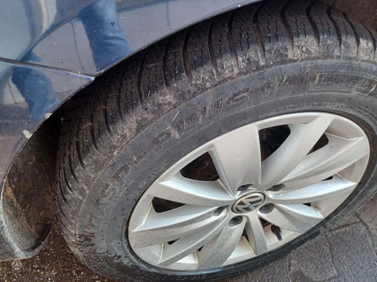 Volkswagen Passat 2012 — photo 7
