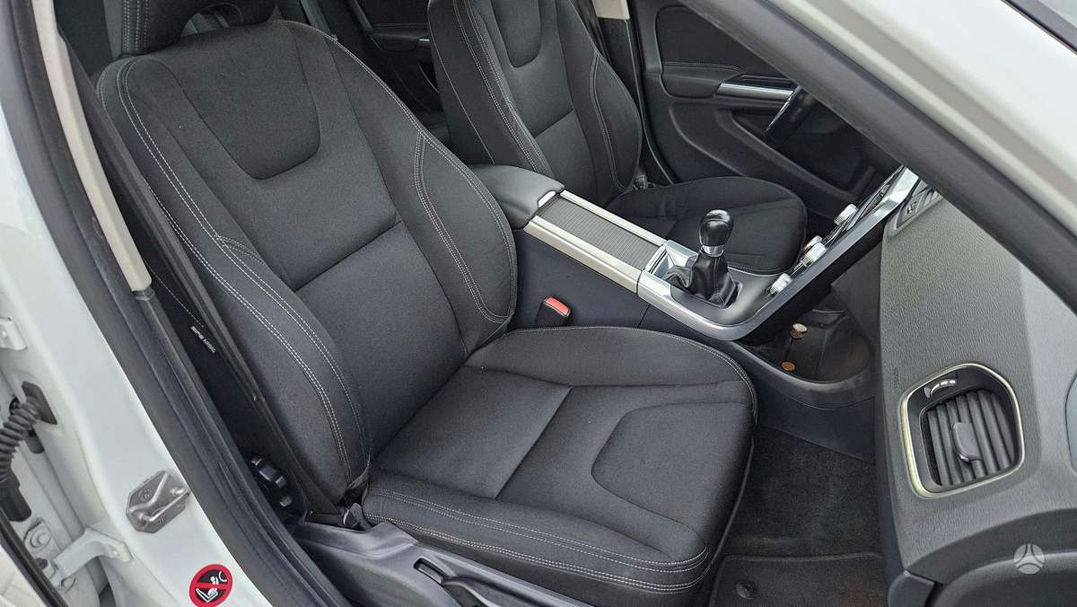 Volvo V60 2014 — photo 18