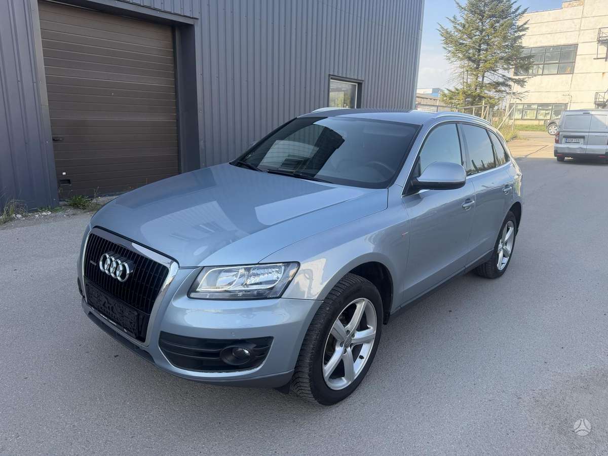 Audi Q5 2011 — rear view