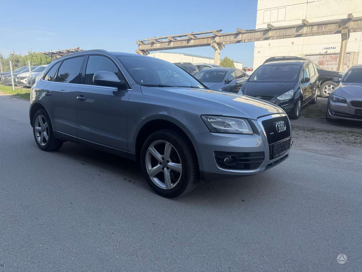 Audi Q5 2011 — interior