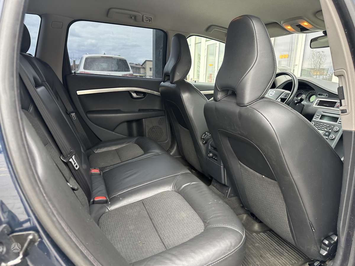Volvo V70 2010 — photo 10