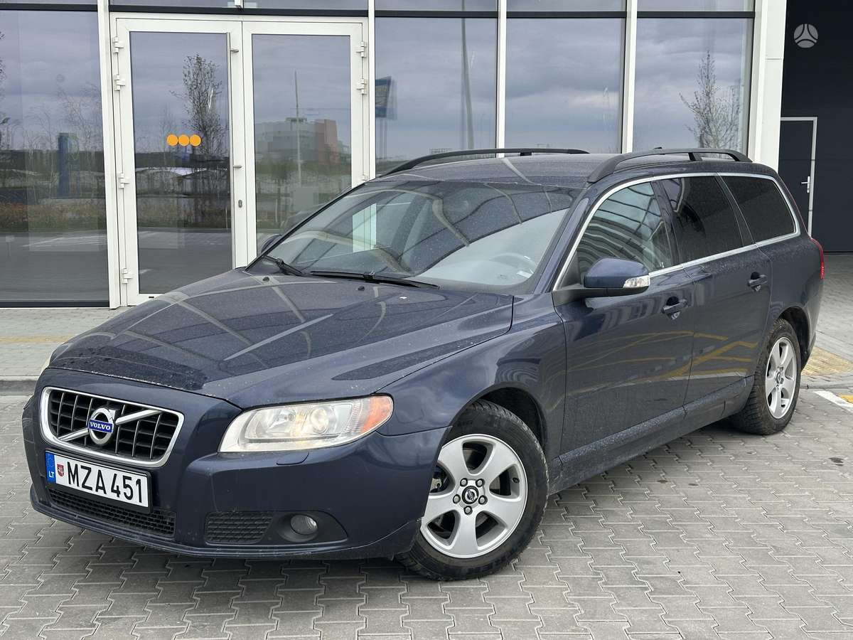 Volvo V70 2010 — interior
