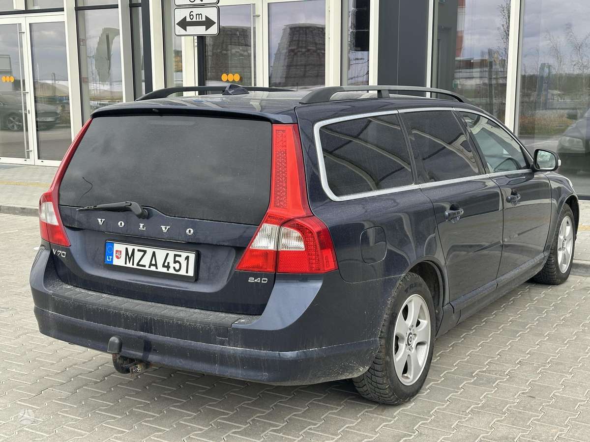 Volvo V70 2010 — engine 2400 cm³, 175 HP (129kW)
