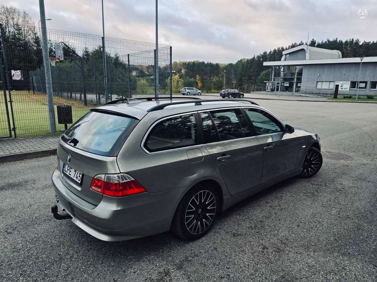 BMW 530 2006 — rear view