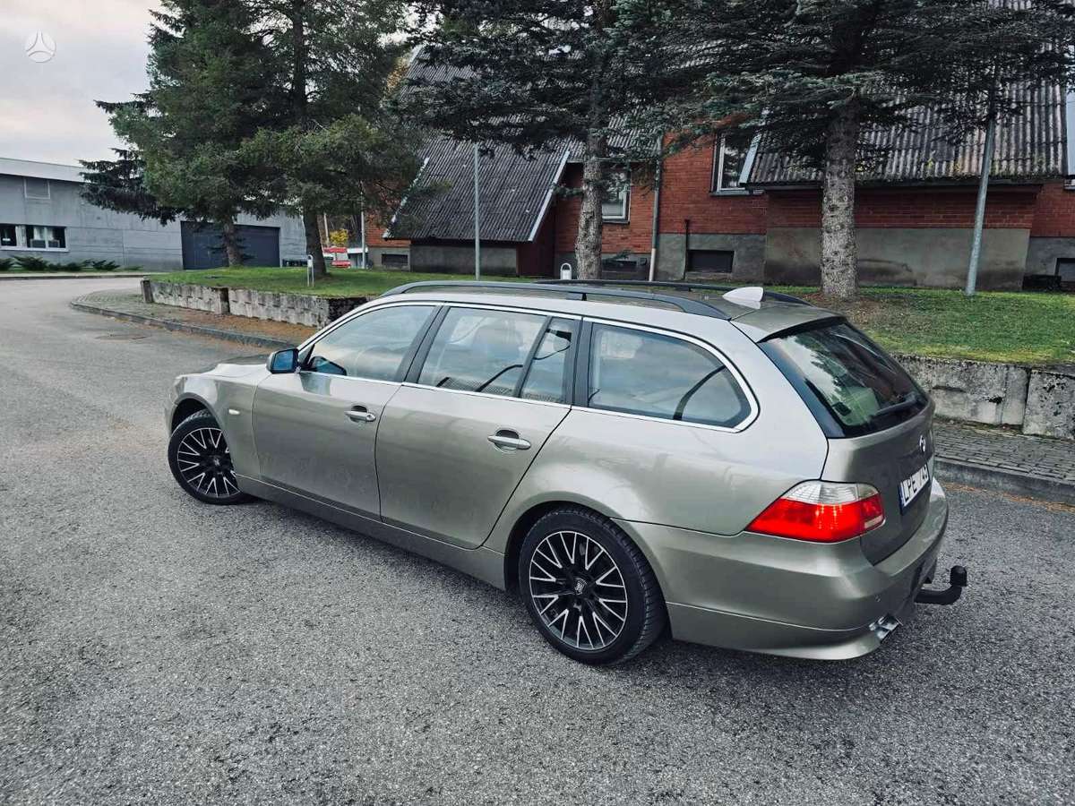 BMW 530 2006 — interior