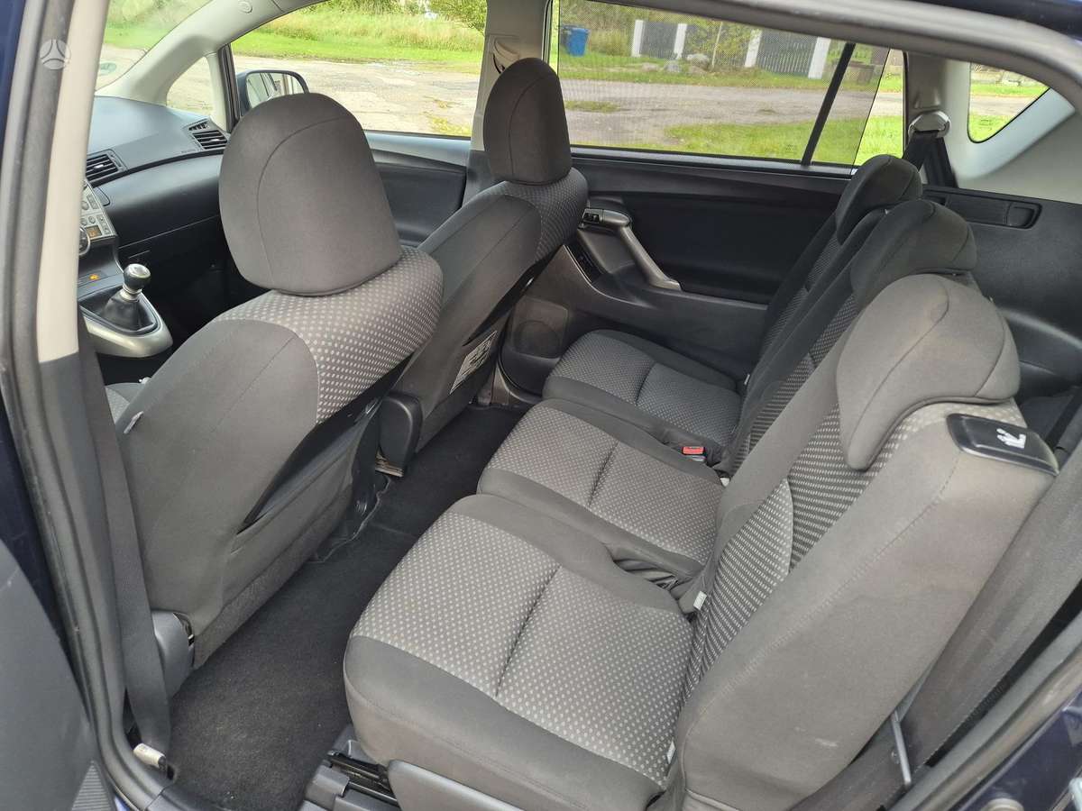 Toyota Verso 2009 — photo 11