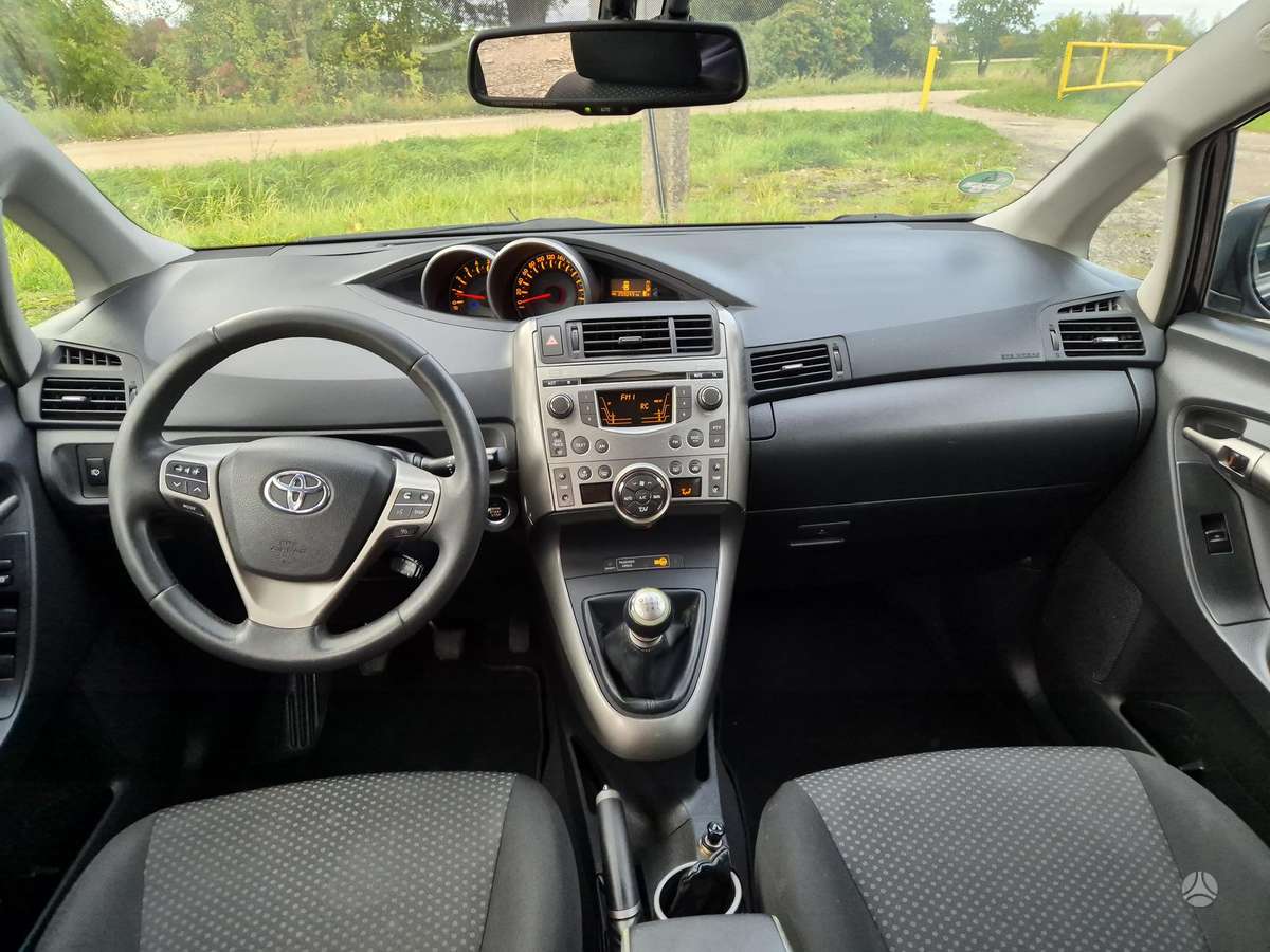 Toyota Verso 2009 — photo 13