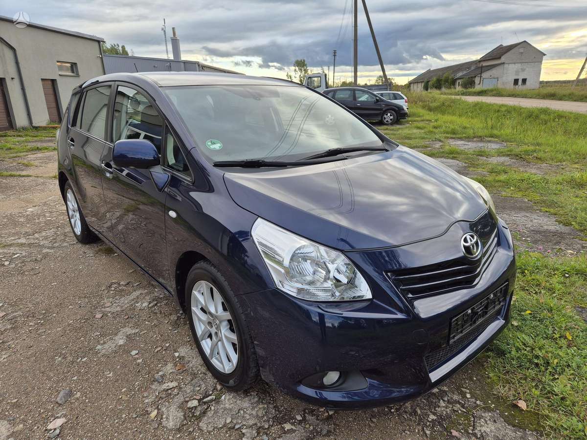 Toyota Verso 2009 — engine 1998 cm³, 126 HP (93kW)