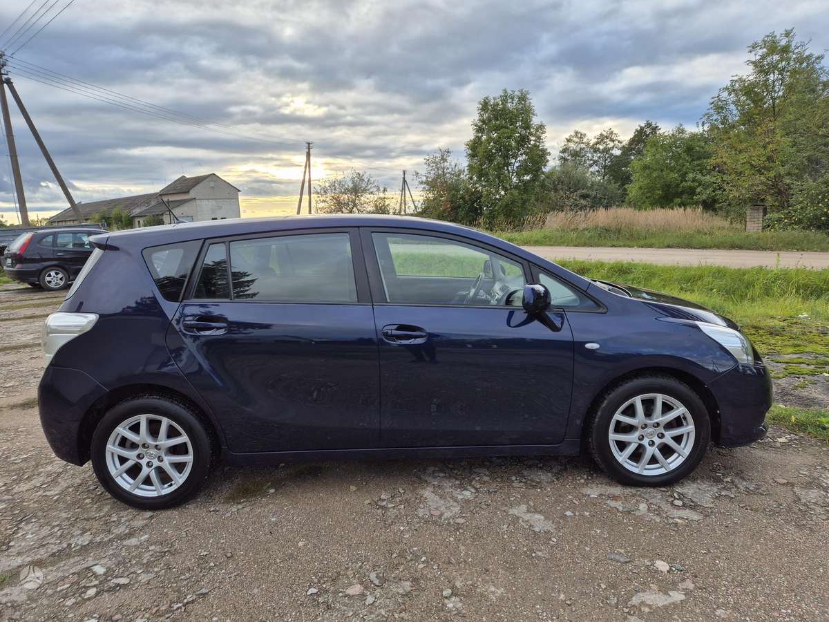Toyota Verso 2009 — photo 8