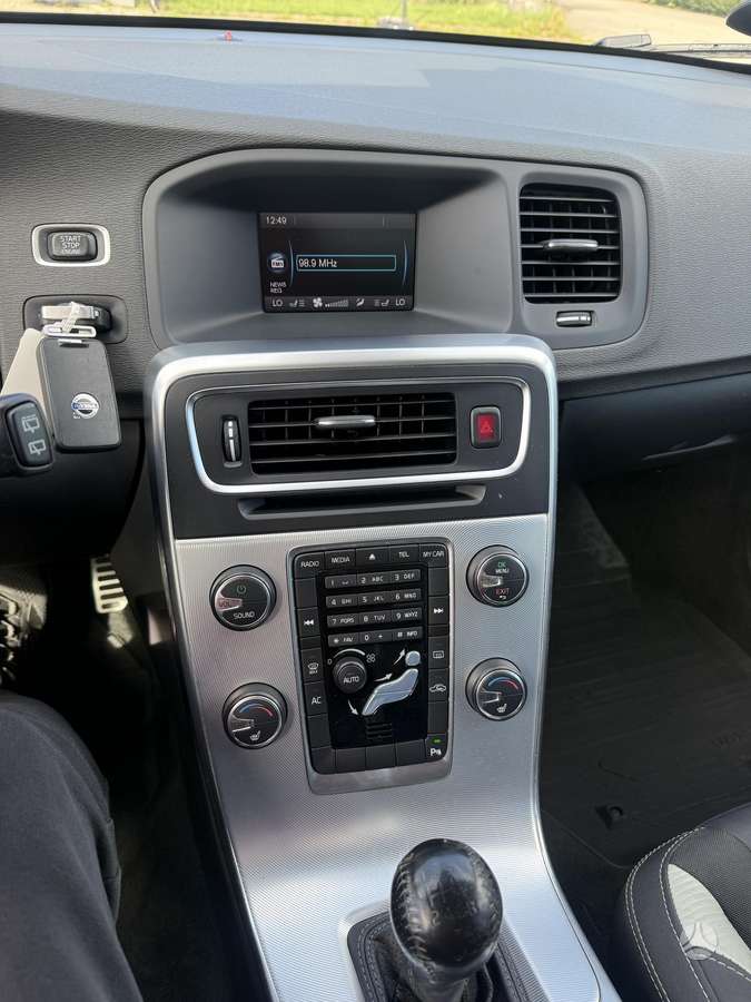 Volvo V60 2011 — photo 12