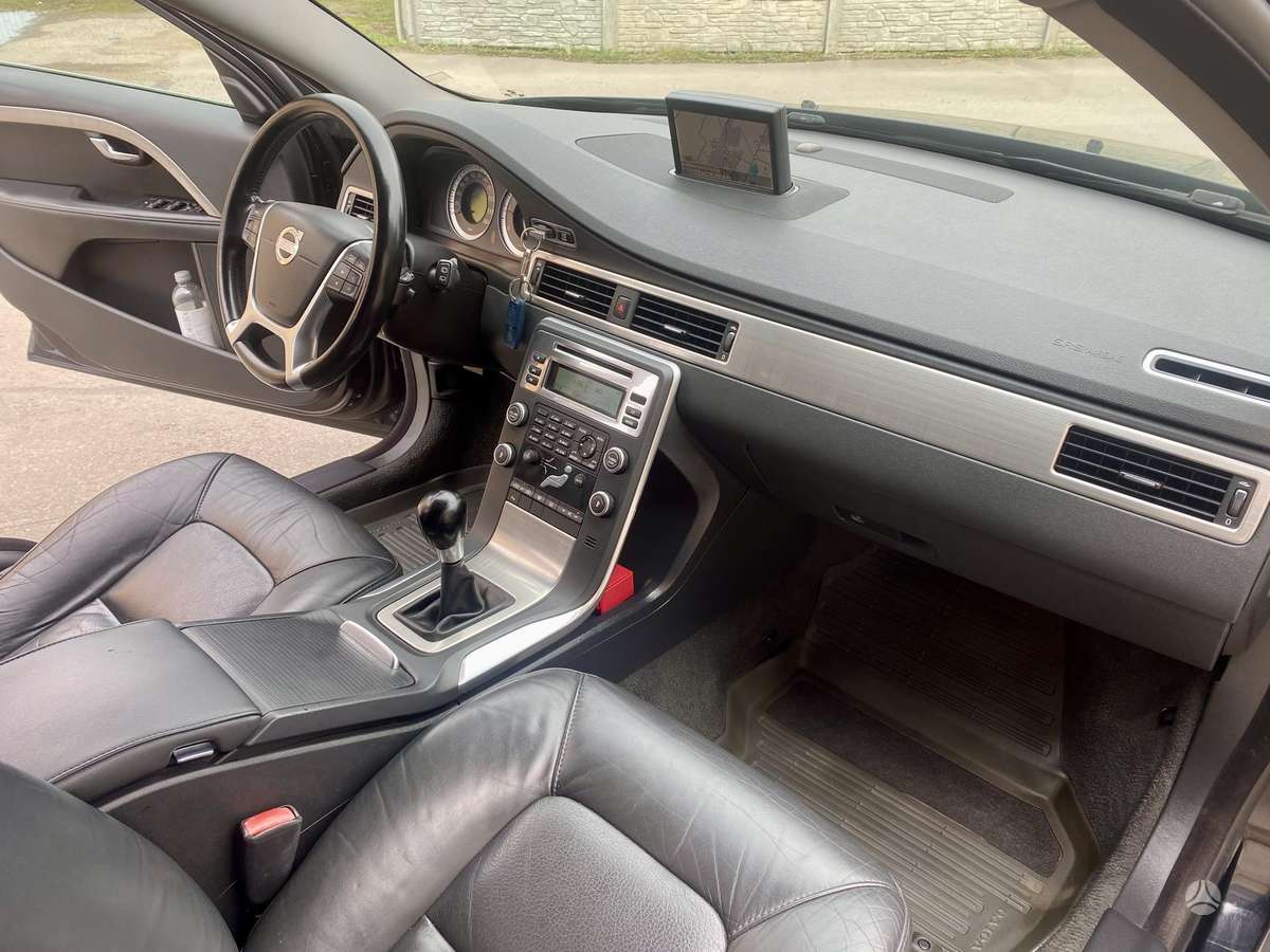 Volvo V70 2010 — photo 10
