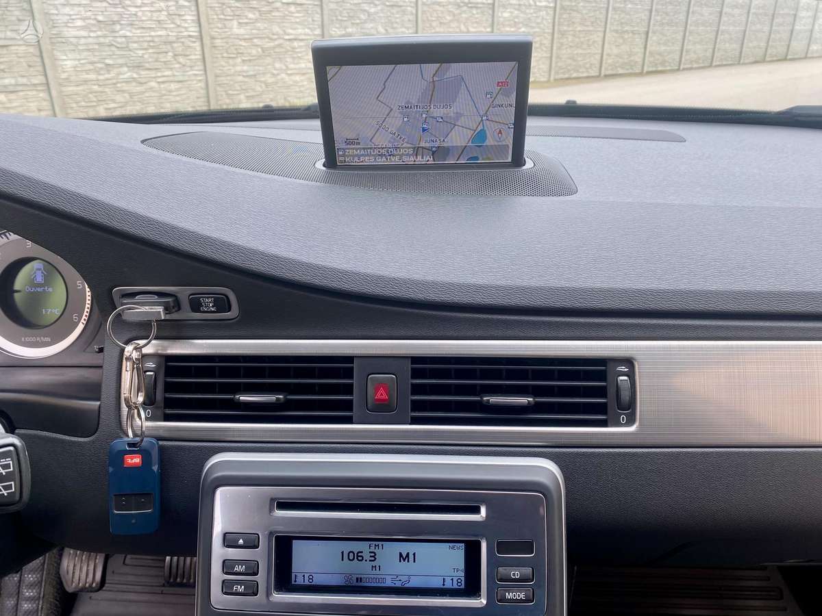 Volvo V70 2010 — photo 12