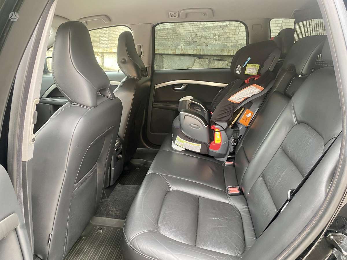 Volvo V70 2010 — photo 13
