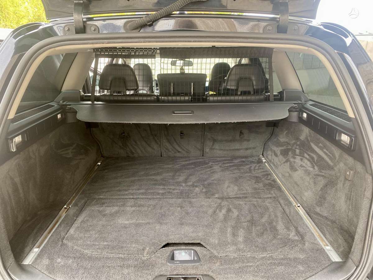 Volvo V70 2010 — photo 16