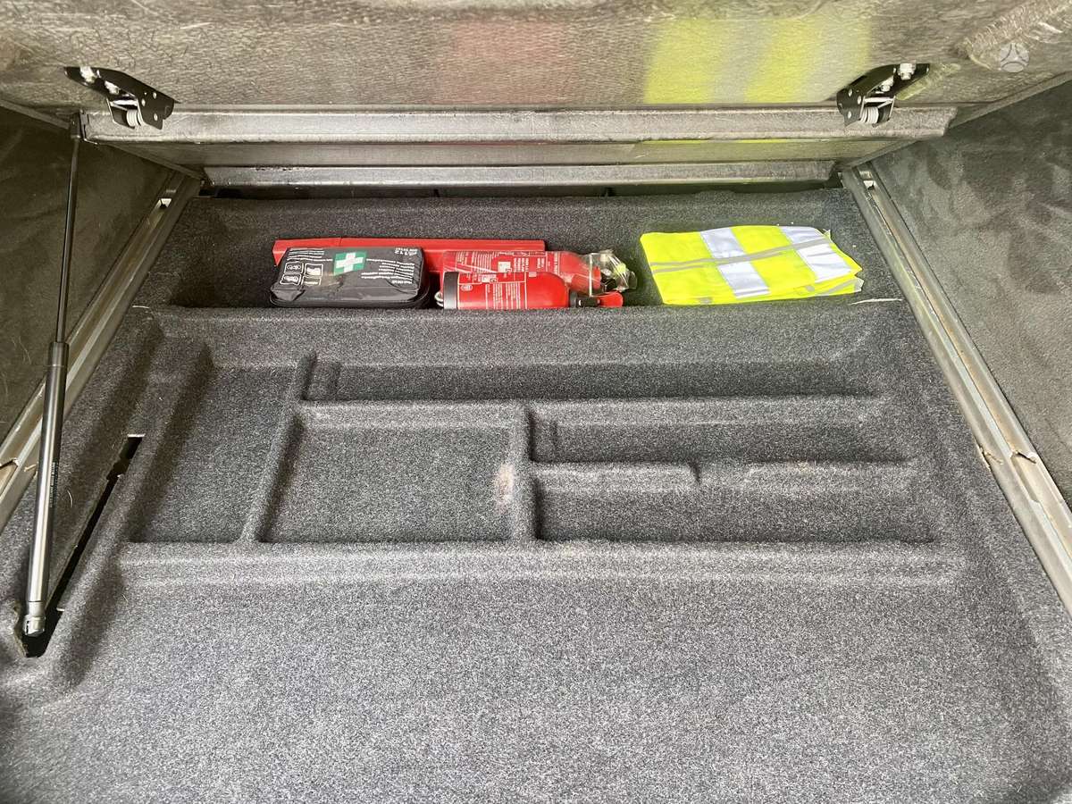 Volvo V70 2010 — photo 20