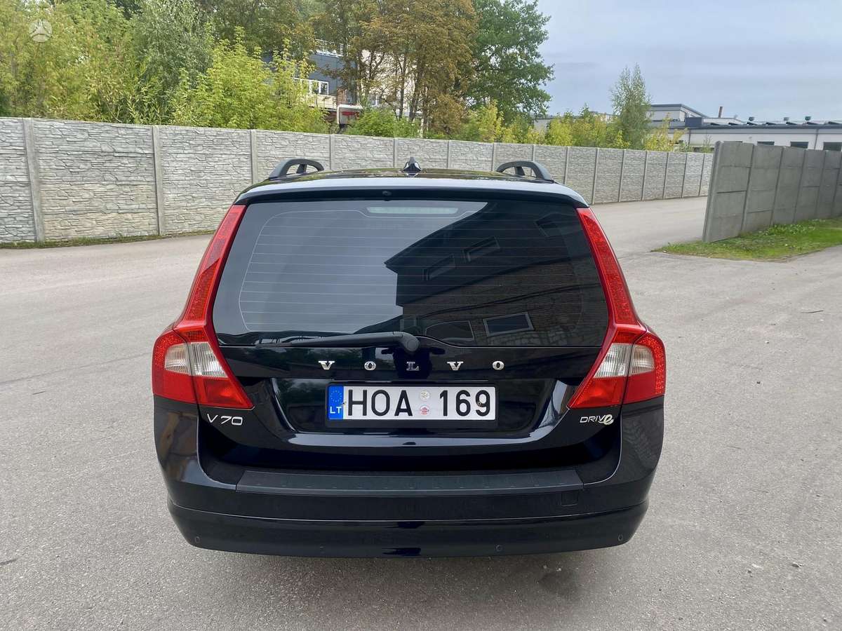 Volvo V70 2010 — photo 7
