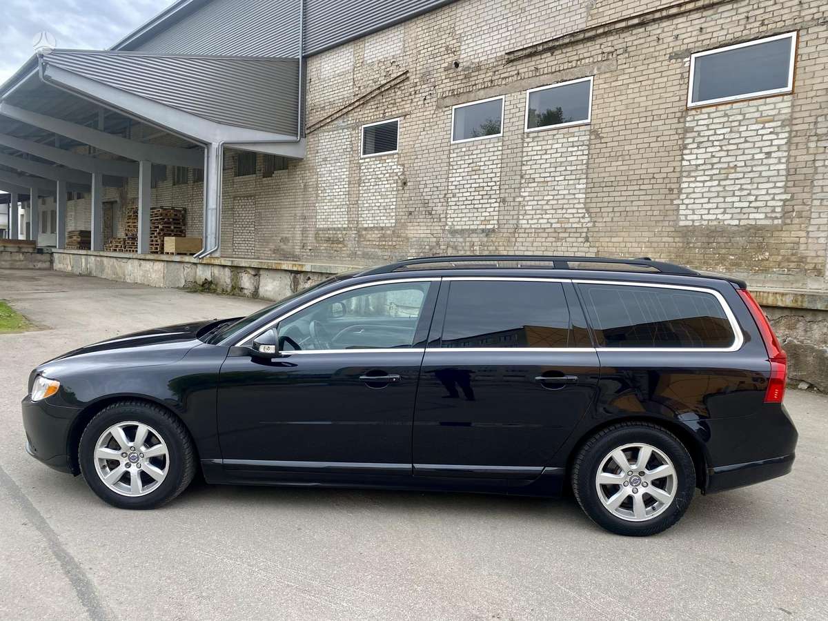 Volvo V70 2010 — photo 8