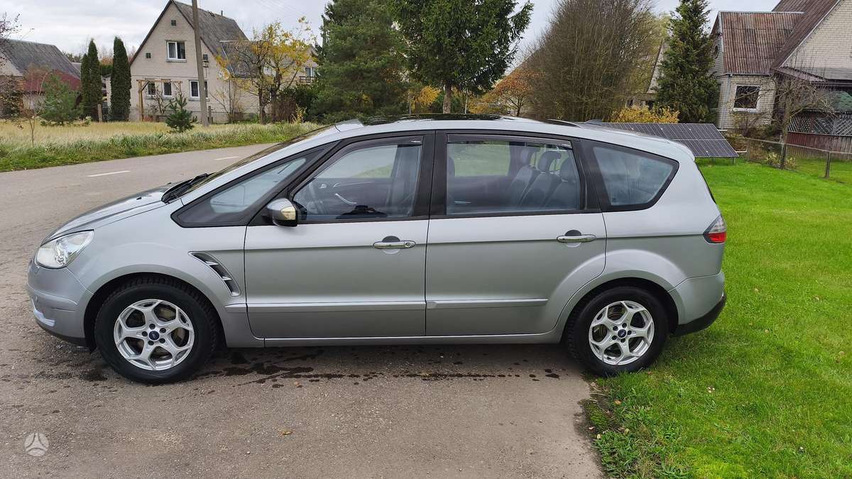 Ford S-MAX 2009 — вигляд ззаду