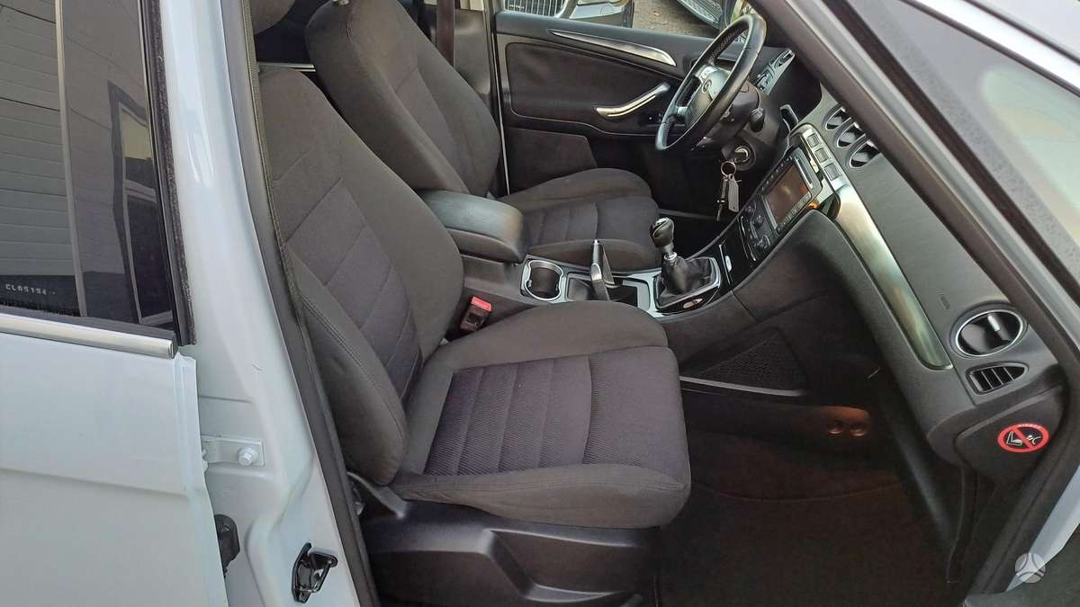 Ford S-MAX 2013 — photo 13