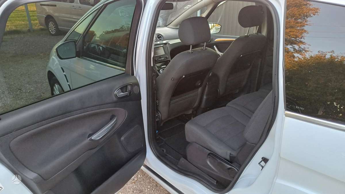 Ford S-MAX 2013 — photo 16