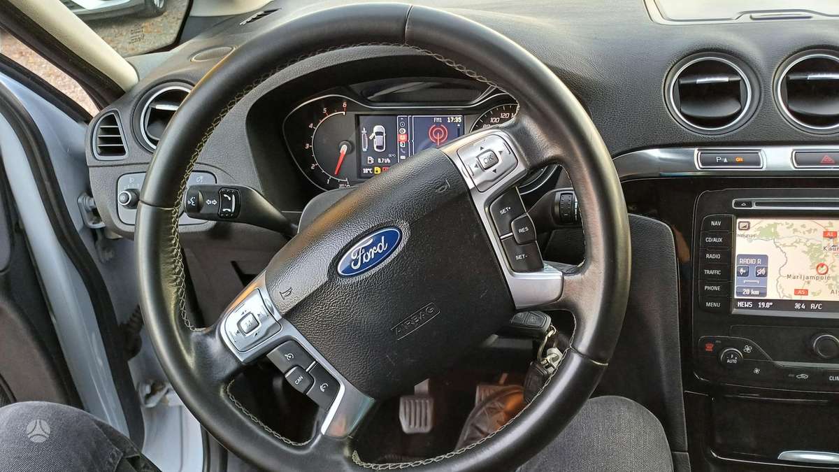 Ford S-MAX 2013 — photo 22