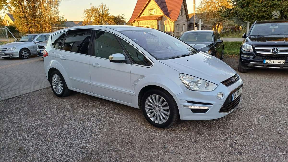 Ford S-MAX 2013 — interior