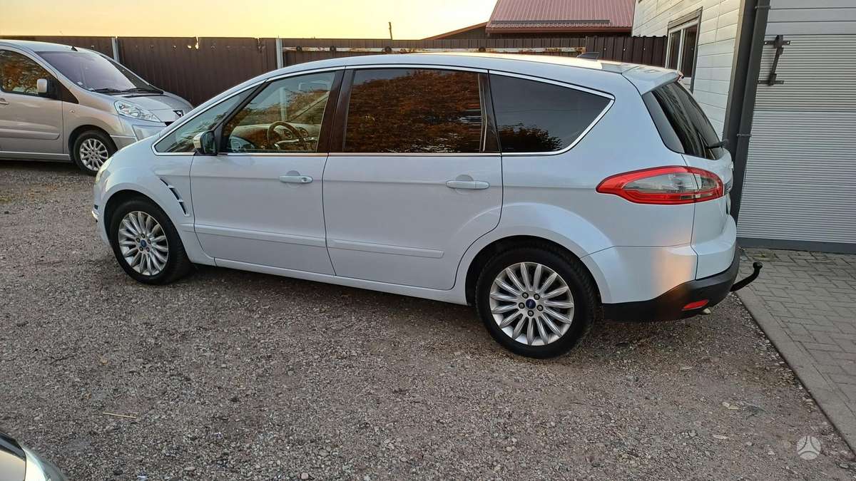 Ford S-MAX 2013 — photo 9