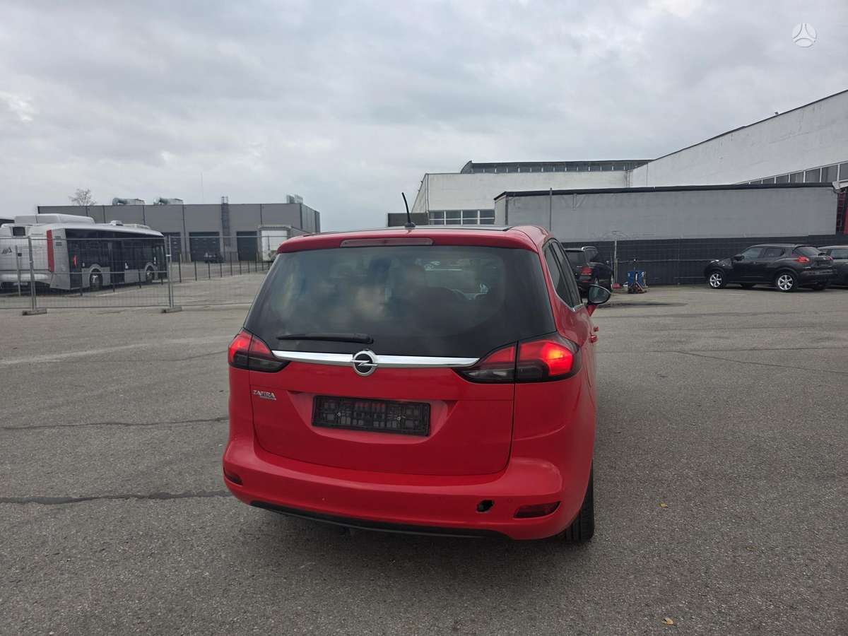 Opel Zafira 2012 — photo 11