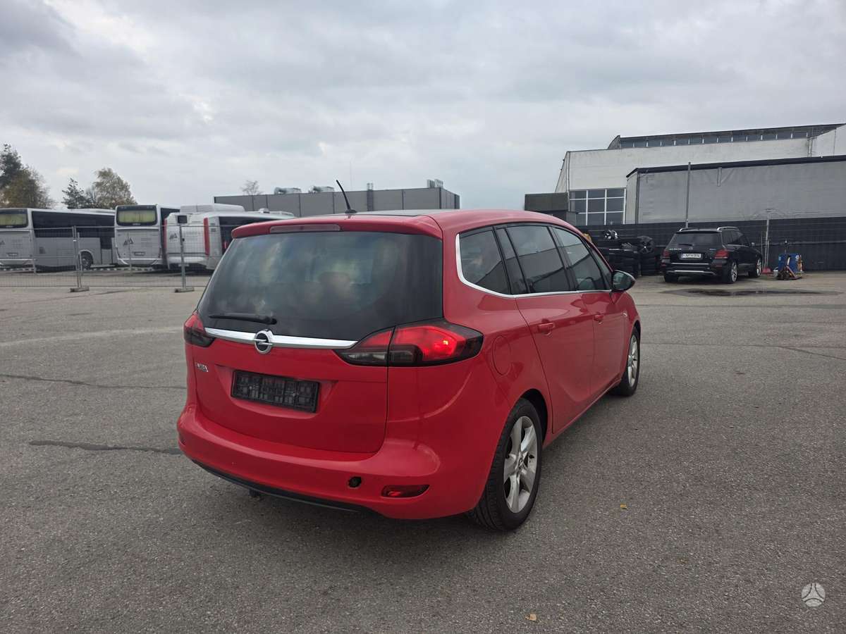 Opel Zafira 2012 — photo 12