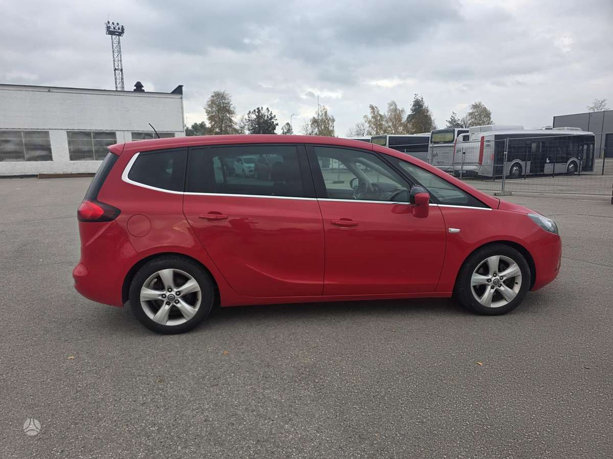 Opel Zafira 2012 — photo 16