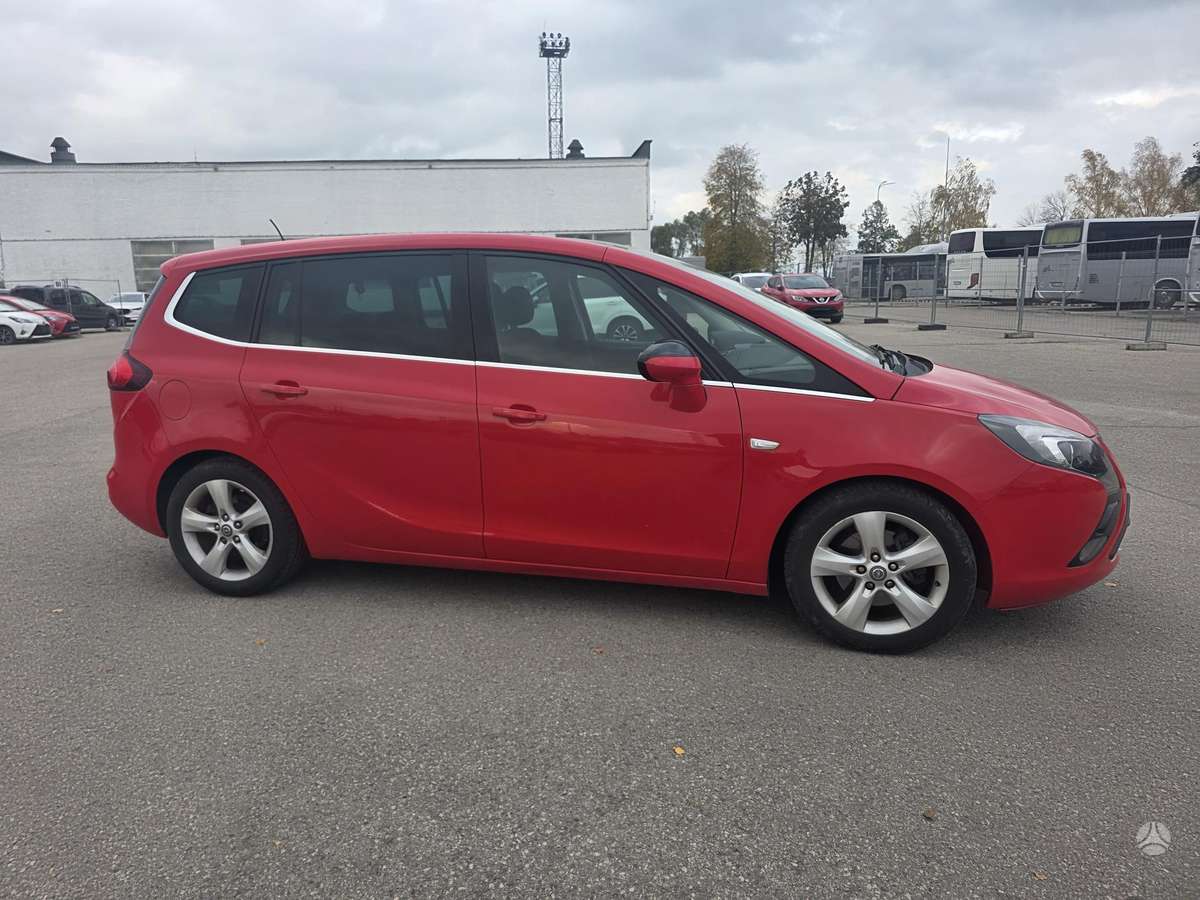 Opel Zafira 2012 — photo 18